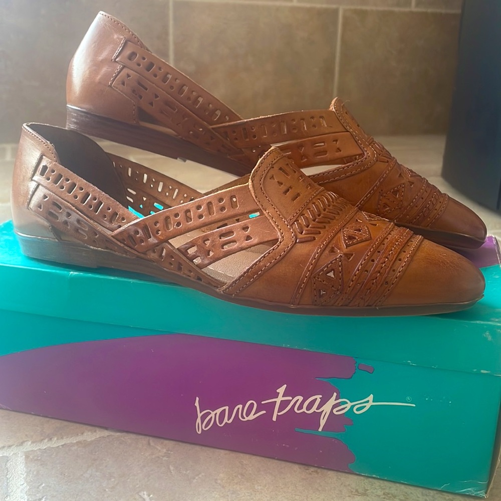 Baretraps Fiesta Women’s Flats/closed toe Sandals - EXCELLENT CONDITION!